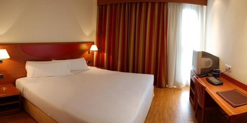 Alcala Plaza Hotel Alcala de Henares Ngoại thất bức ảnh